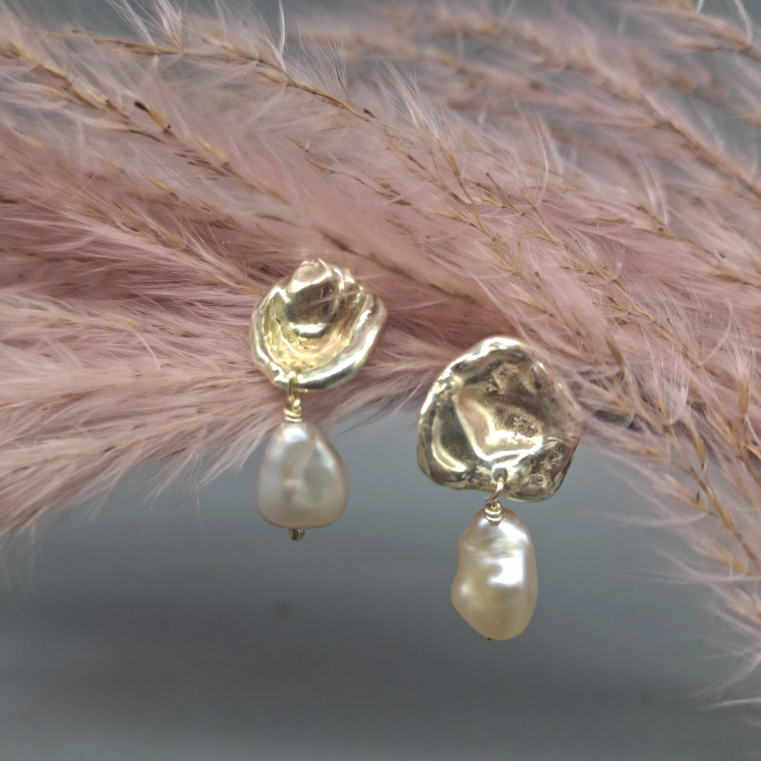 Pearl Drift 9ct Earrings (5).jpg