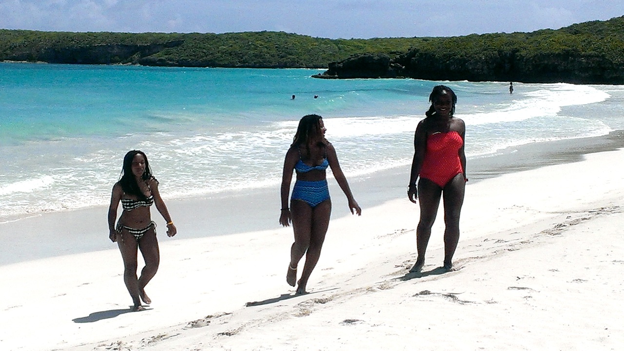 India, Noel and Jonay on the beach