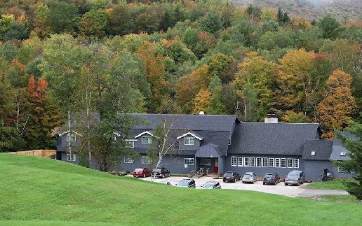Located only three miles from Killington Ski Resort and overlooking the fairway of Vermont’s #1-voted public golf course, this larger-than-life country farmhouse has everything you could hope for in your Vermont vacation. The Trailside Inn is a rustic and inviting Inn that boasts two separate event spaces and 20 private guest rooms.