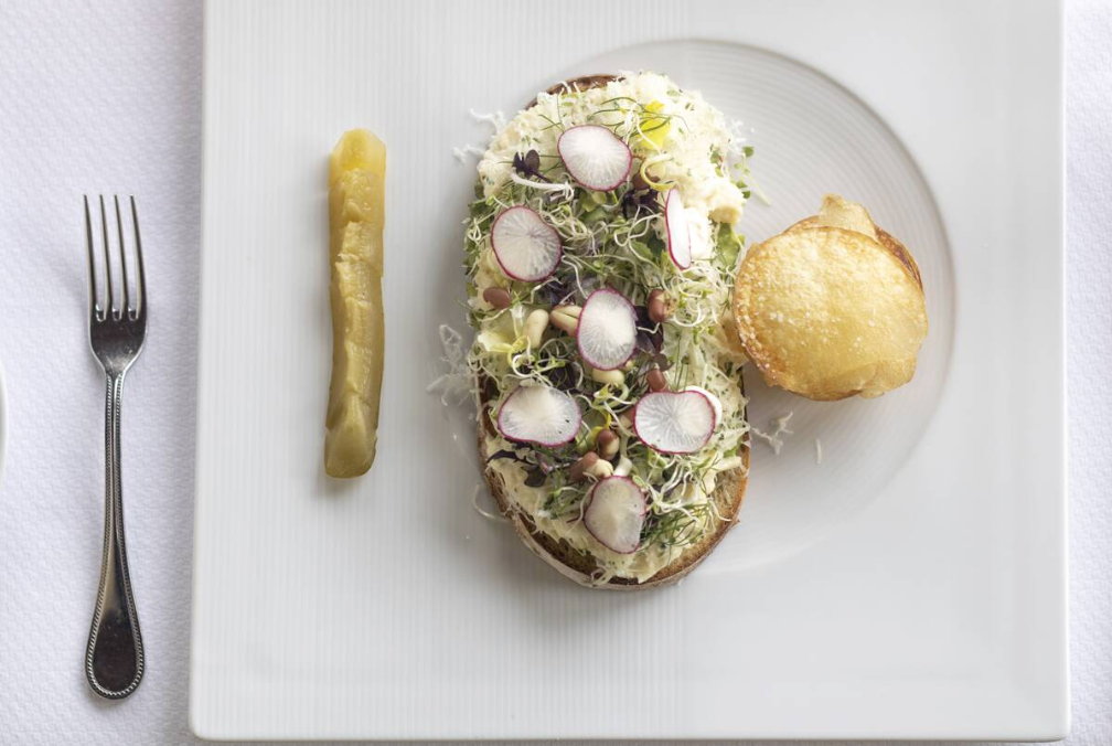 Instants Magazine (Relais Chateaux), Uniting farm and table with finesse in Texas