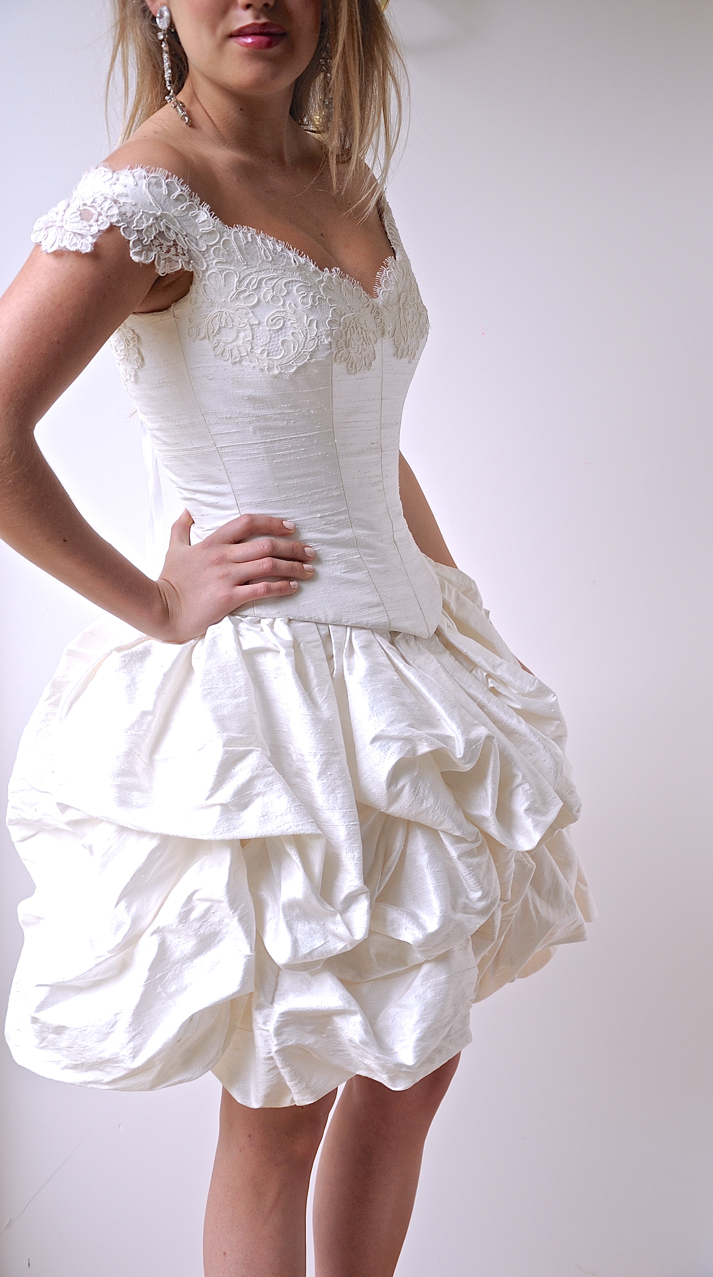 Robe Fantasja courte en soie sauvage et dentelle de Calais