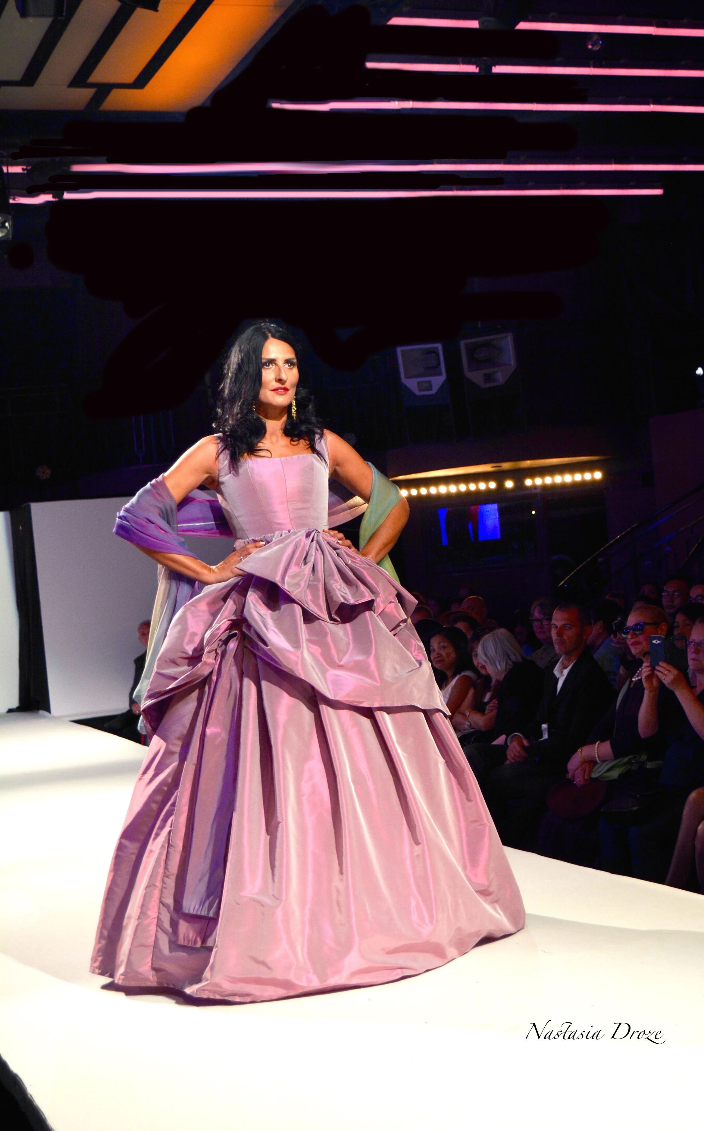 Robe de soirée mauve avec étole en mousseline de soie