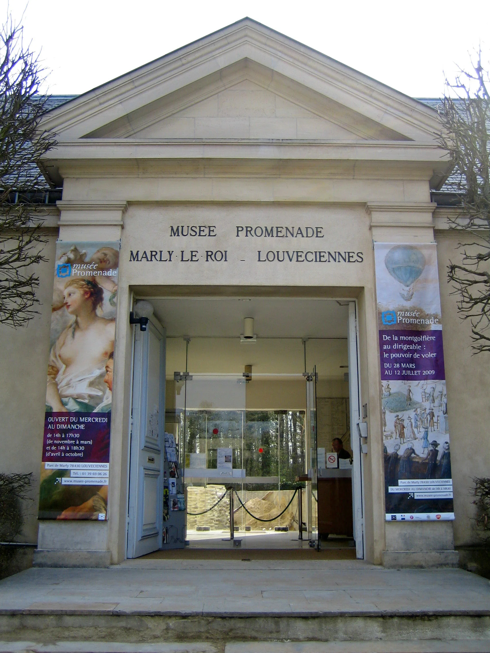 Agnès expose un costume Marie-Antoinette au Musée Promenade pour la Nuit des Musées 2014