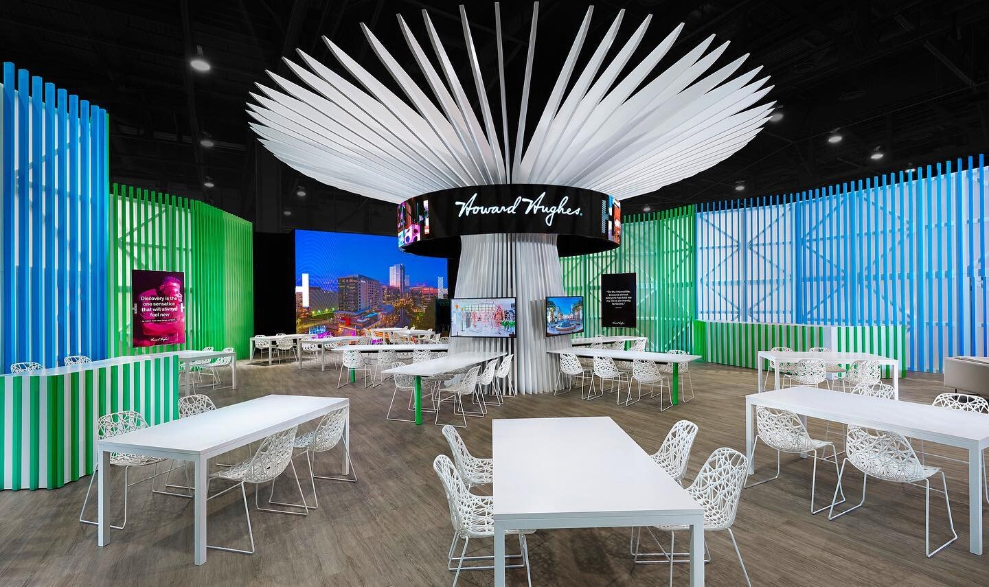 Creativity is intelligence having fun and that's exactly what this stunning space is all about! Designed by @freemancompany for @howardhughesco and photographed by us at #ICSCRECon, this exhibit is the epitome of contemporary trade show design. Let u