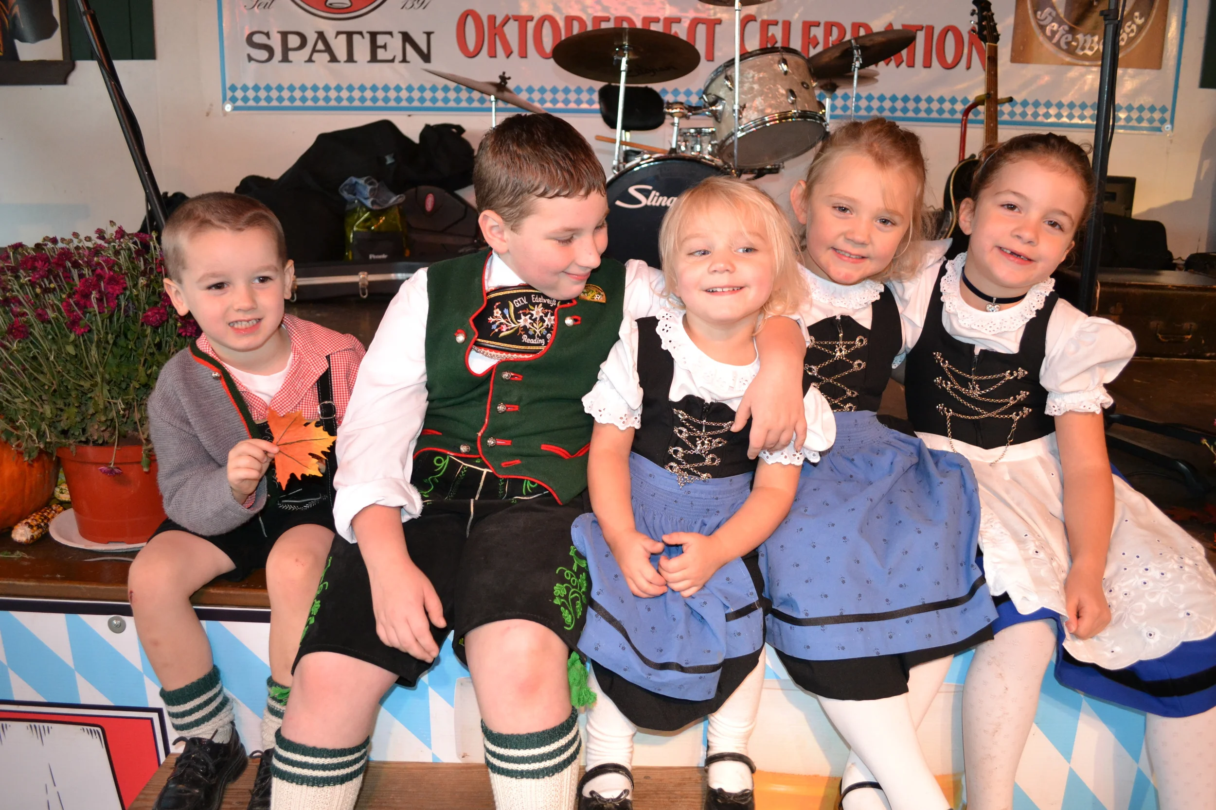 2011 Oktoberfest Sunday GTV Children.JPG