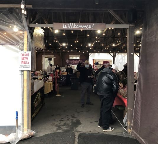 Christkindlmarkt 2021 Volunteer 2.jpg