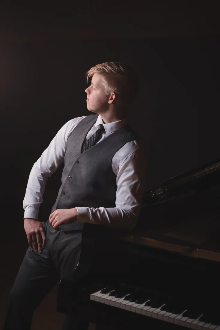 Mikhael-Vtorushin_Carlin-Ma_9670 crop matte l.jpg