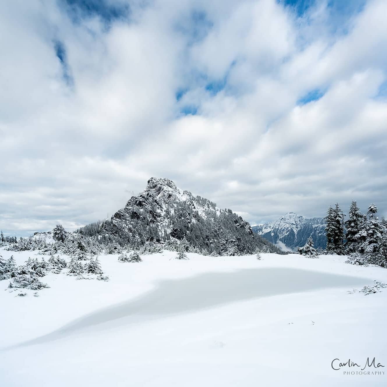 Winter is here!&nbsp; Snow lines have dipped lower and arrived earlier in the Cascades, and I definitely wasn't expecting to snowshoe on Perry Creek Trail.&nbsp; &nbsp;However, having the Forgotten Meadows to myself, overlooking the mountain ranges a