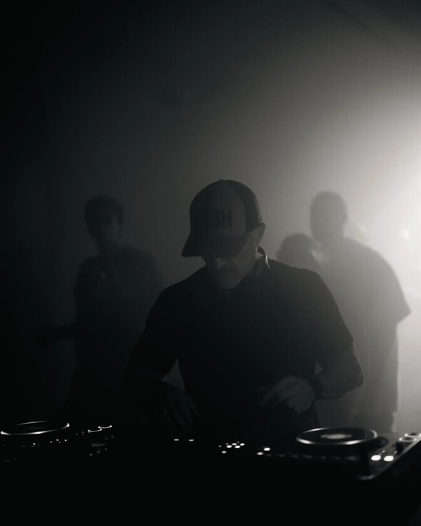 SCULPTURE_025 | Steve James
deep house mix film on youtube
.
production - @rabbitwholeproductions 
direction - @visual.canopy 
location - @durhamfruit 
.
#djmix #djset #deephouse #dancemusic