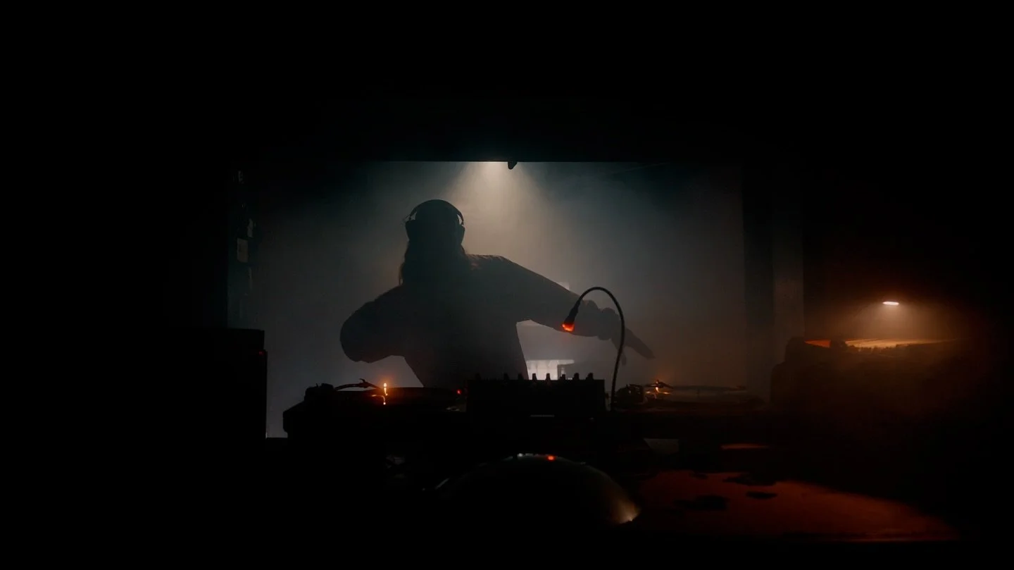 SCULPTURE_021 - Custodian

full mix film on YouTube 

performance: Custodian (@ian_bein_ian)
location: @durhamfruit 
camera + edit: @visual.canopy 
.
#djmix #djset #housemusic #vinyl #vinyldj
