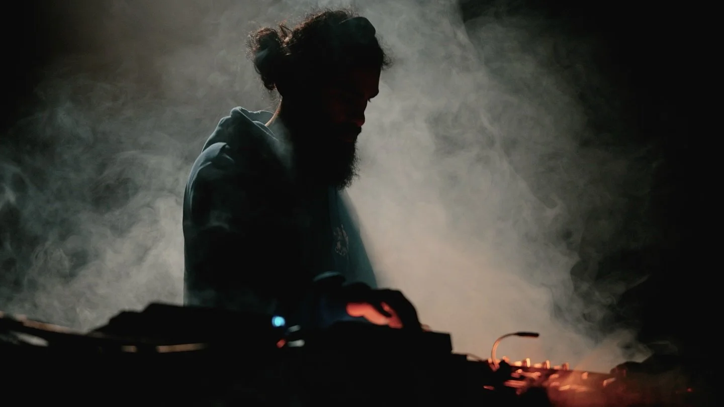 SCULPTURE_020 - syrn

full mix film now on YouTube 

performance: @syrnvsn 
location: @durhamfruit 
camera + edit: @visual.canopy 
audio equipment: @sentient_selections 
.
#djmix #djset #housemusic #afrobeats