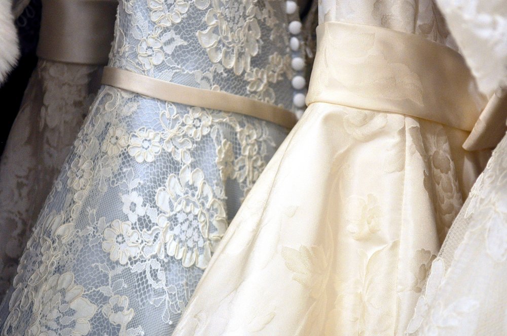 Nuestros Servicios — La Sposa Bridal Salon Nuestros Servicios — La Sposa Bridal Salon