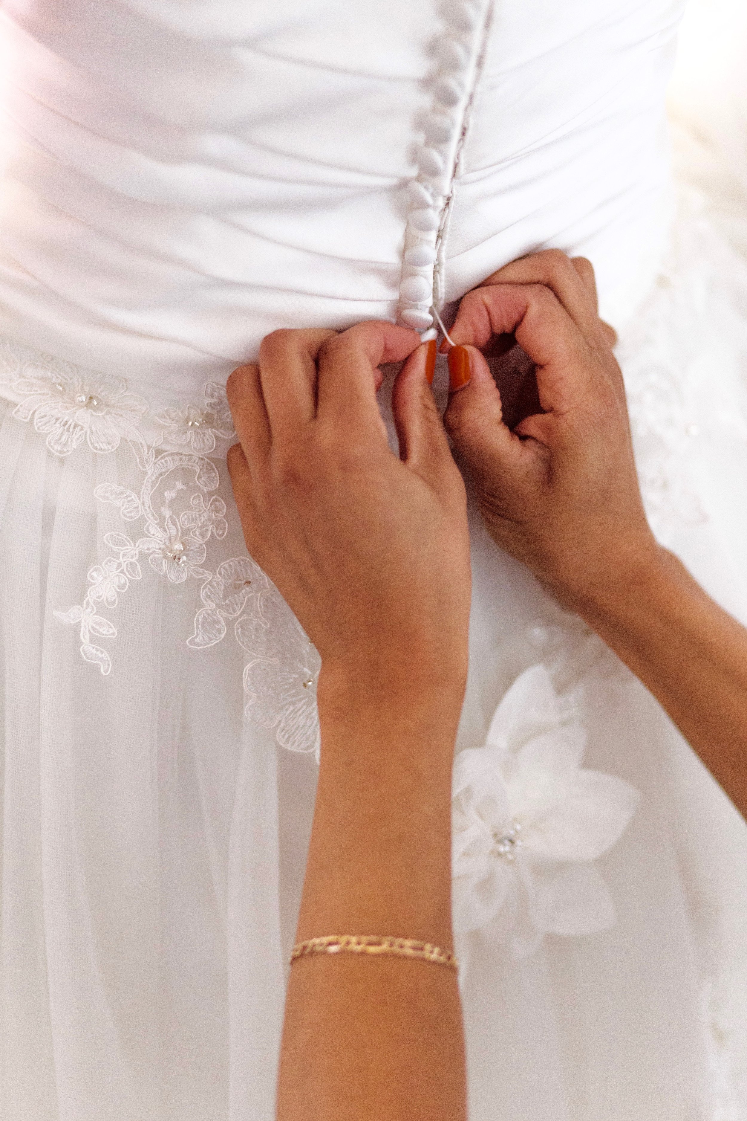 Nuestros Servicios — La Sposa Bridal Salon