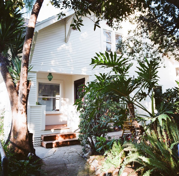 via Remodelista ( this is my favorite post from Remodelista, the home is perfection.)