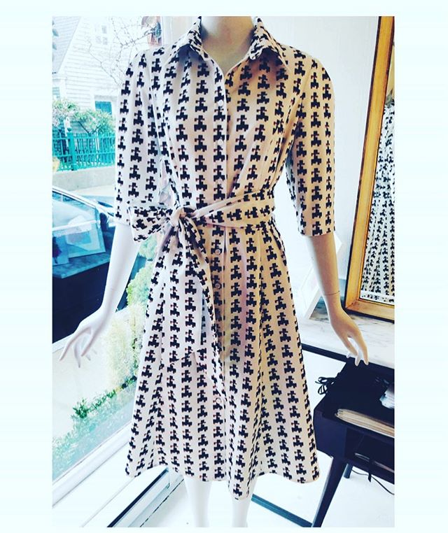 Fresh from the @isoudeofficial atelier! I&rsquo;m loving our classic shirt dress shape in an exclusive stretch faille fabrication in &ldquo;Digital Print&rdquo; 🖤. #soreadyforspring #youchoosethefabric #wemakethedress #isoude #shirtdress #classic #p