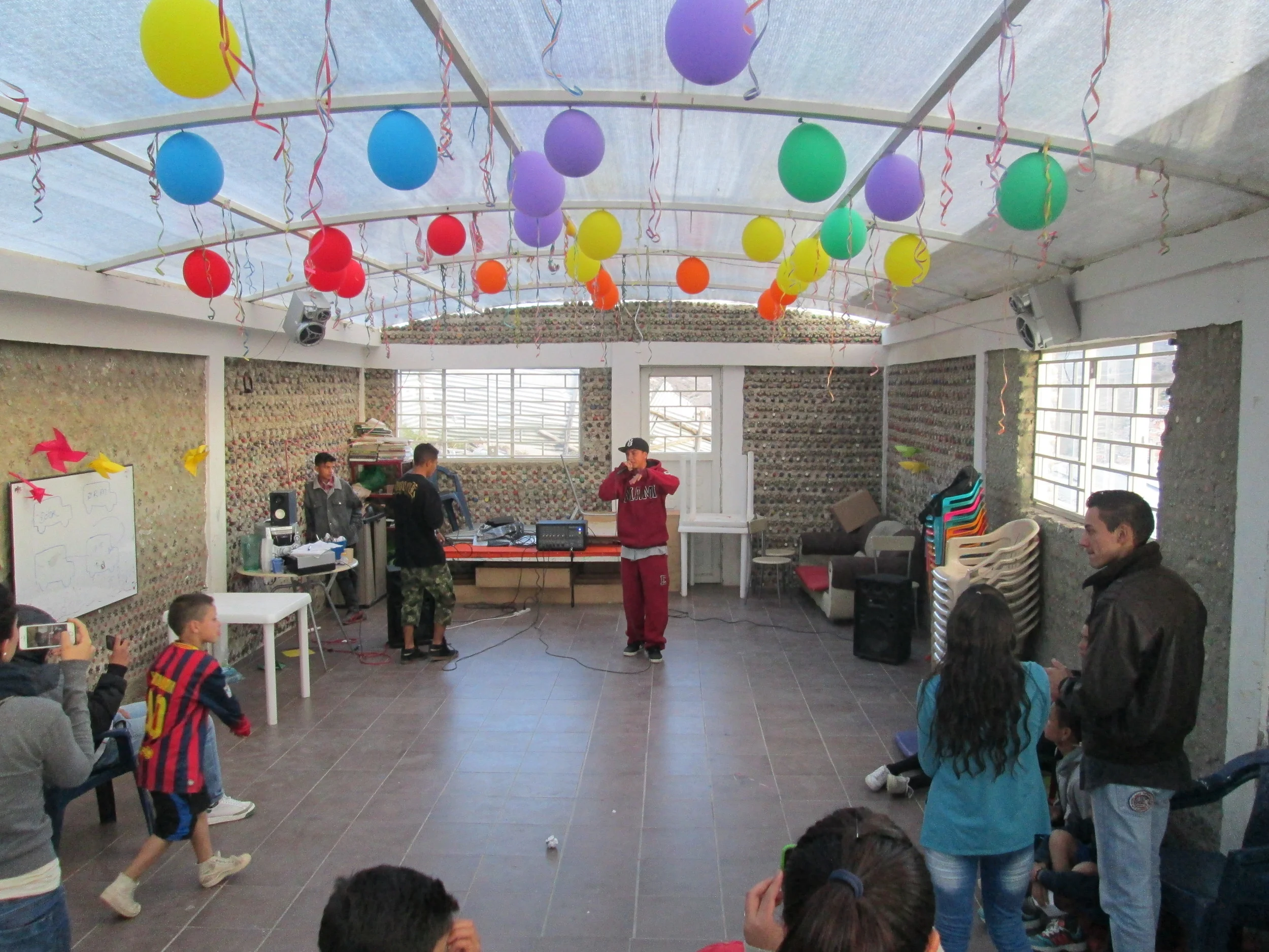 We finished off the day with a presentation by two local rappers from Proyecto Escape.