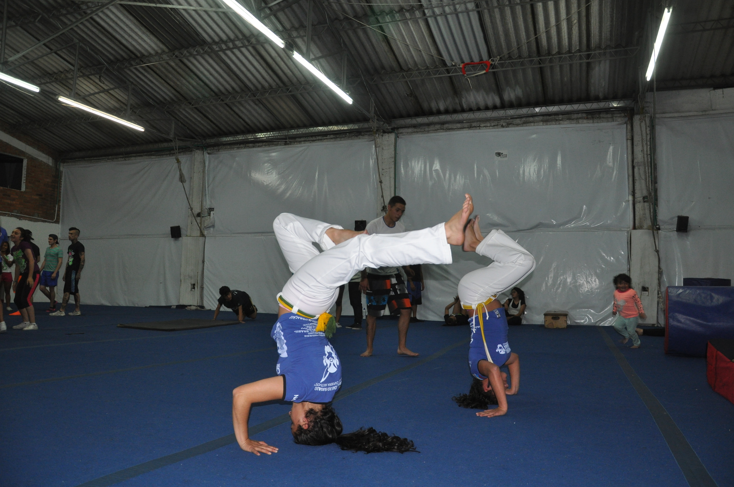 Tatiana "Arauna" and Valentina "Canela", who are among our most advanced participants, show us some of their moves.