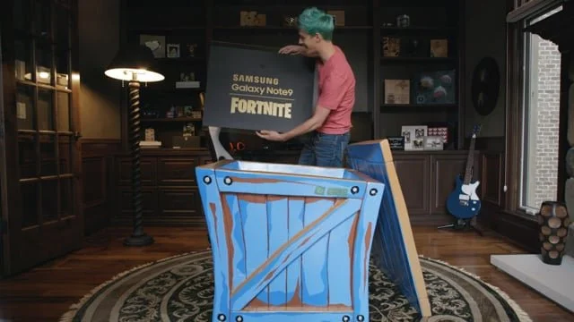 SAMSUNG X FORTNITE Unboxing
