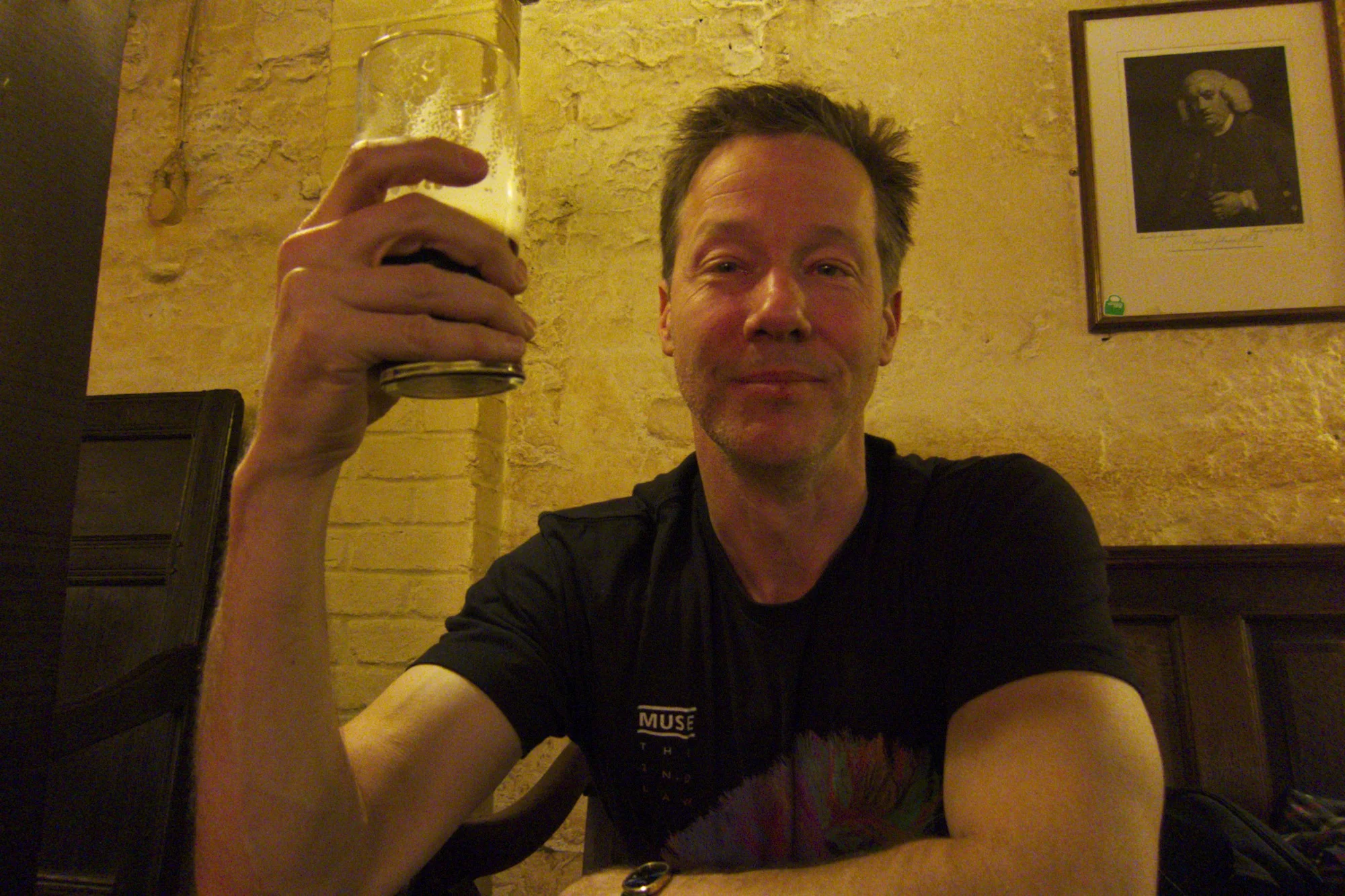 Cha visits. (Ye Olde Cheshire Cheese, London, England.)
