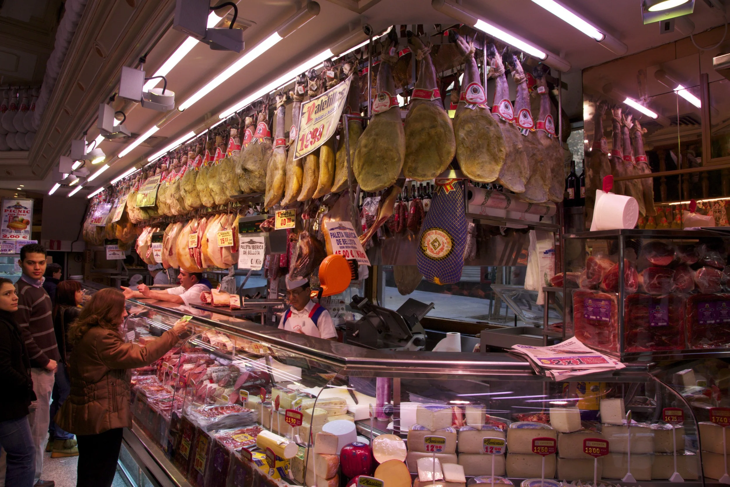 Museo Jamón (Museum of Ham), a chain of meat stores in Madríd.