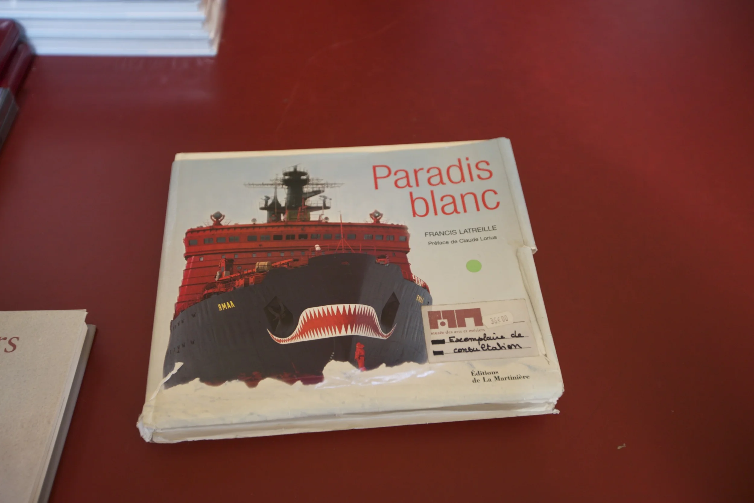 Book with the Yamal on the cover at the Musée des Arts et Metiers gift shop.