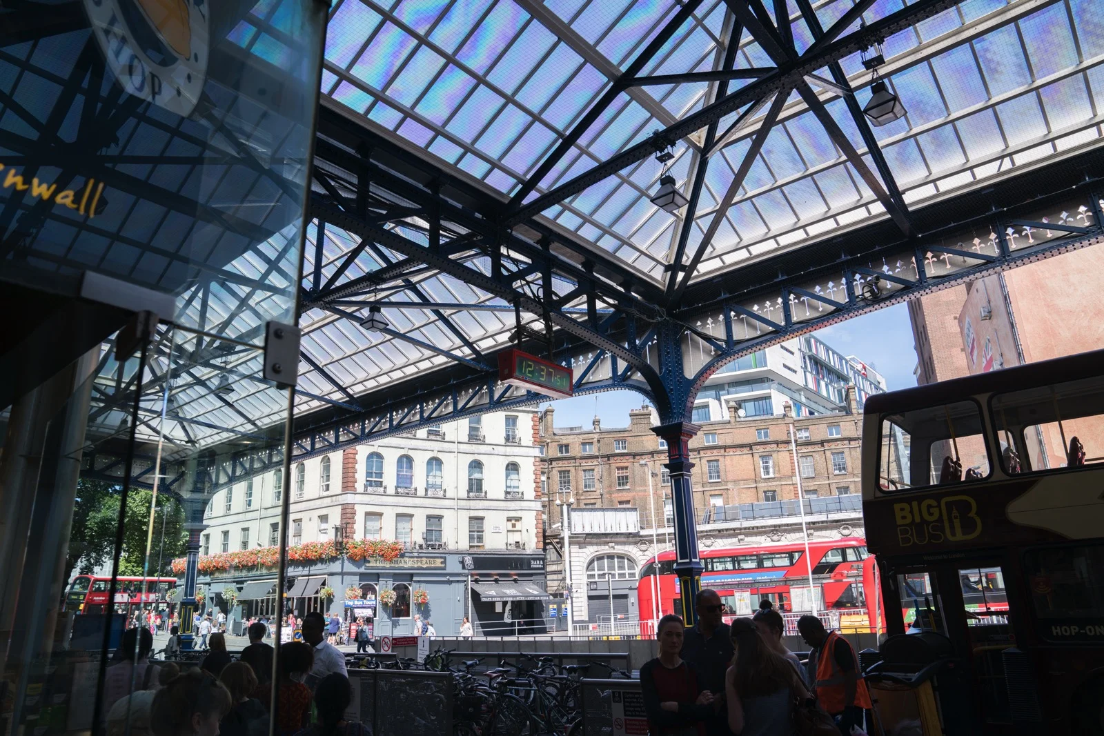 Arriving from Gatwick at Victoria Station. (London, United Kingdom.)