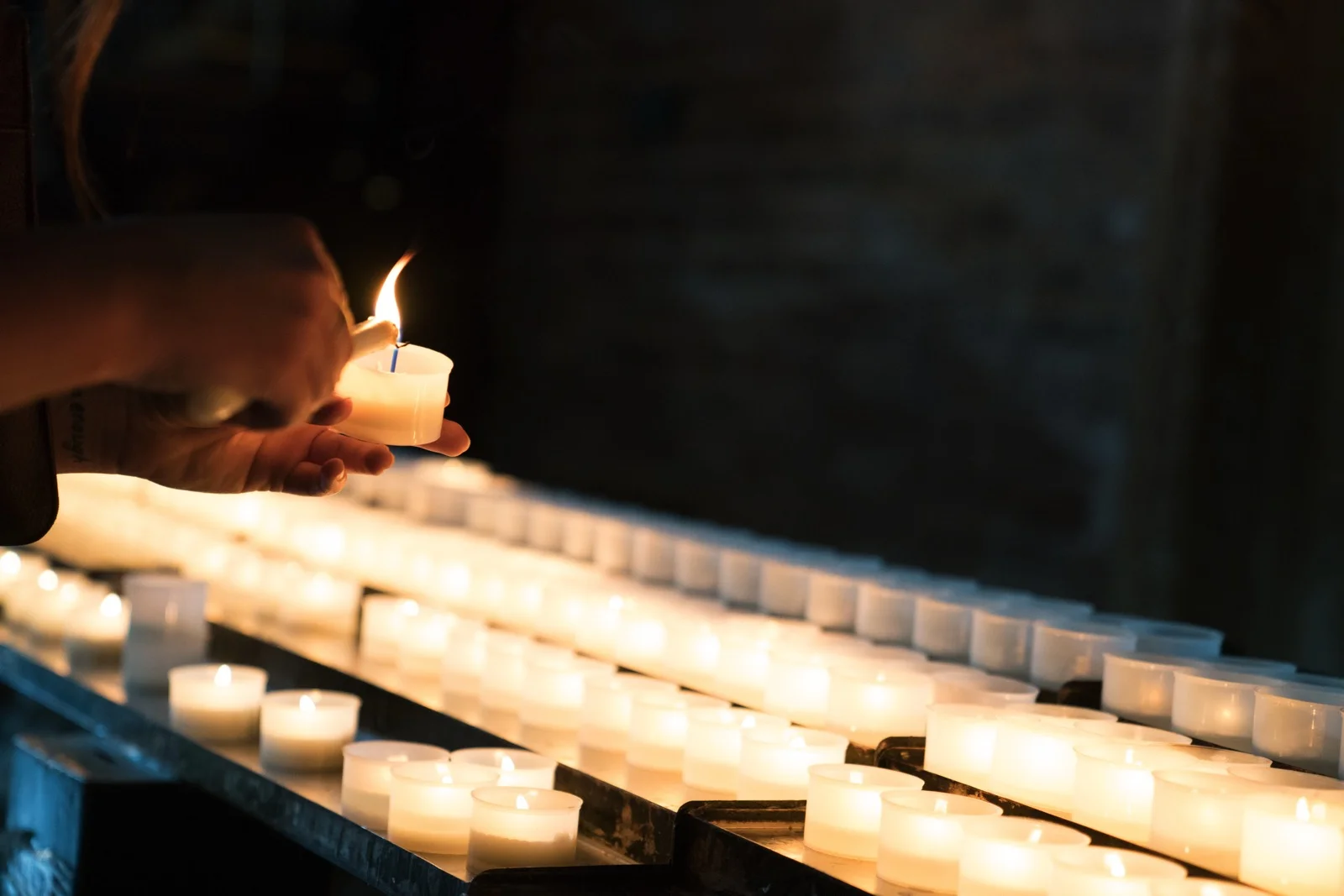 Sarah lights a candle to show her grandmother at the Duomo di Modena. (Modena, Emilia-Romagna, Italy.)