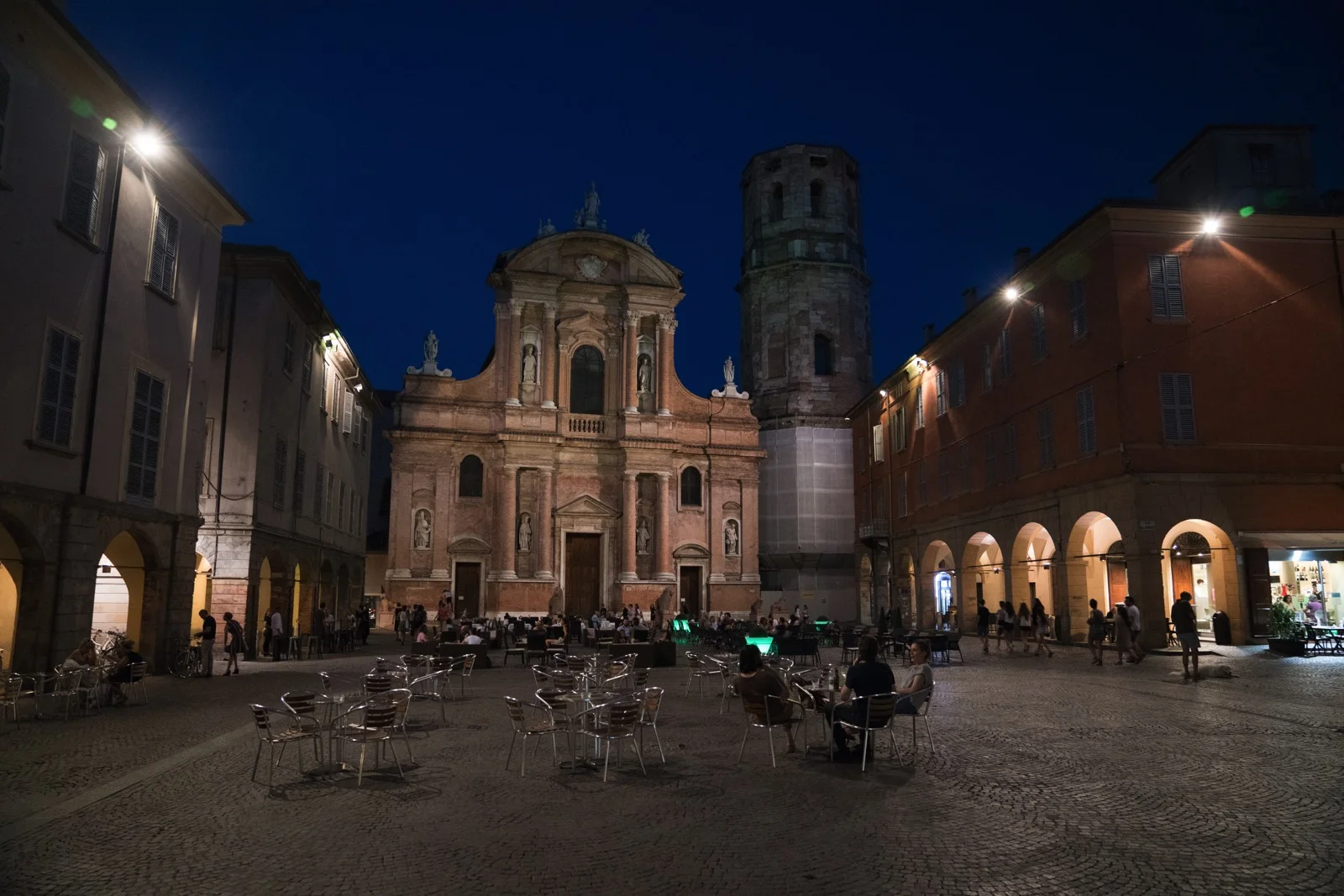 A view of the Piazza di San Prospero and the Basilica di San Prospero. ( Reggio Emilia , Emilia-Romagna, Italy.)