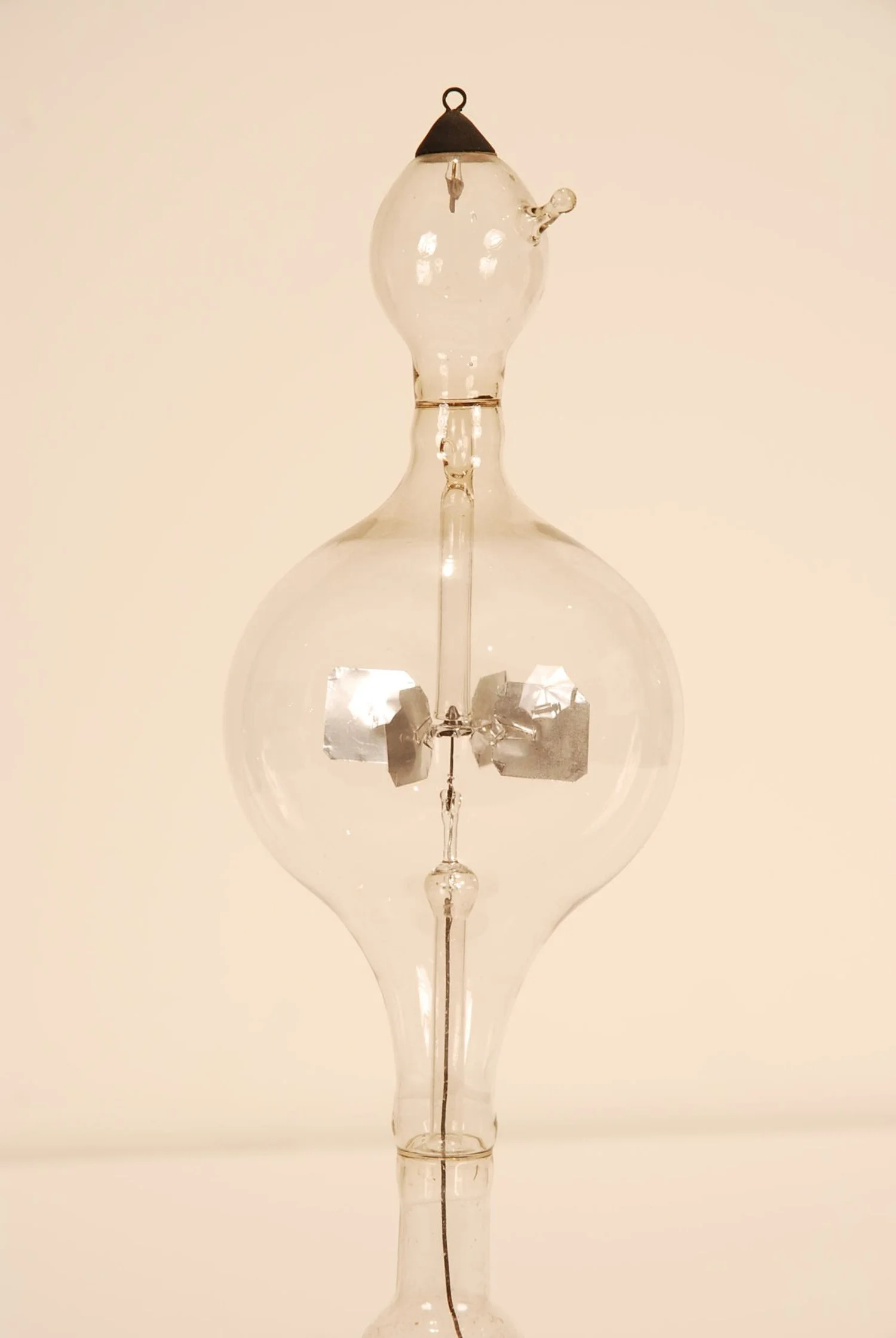 Crookes.Radiometer.det.1920's.avialable.detail.1..JPG