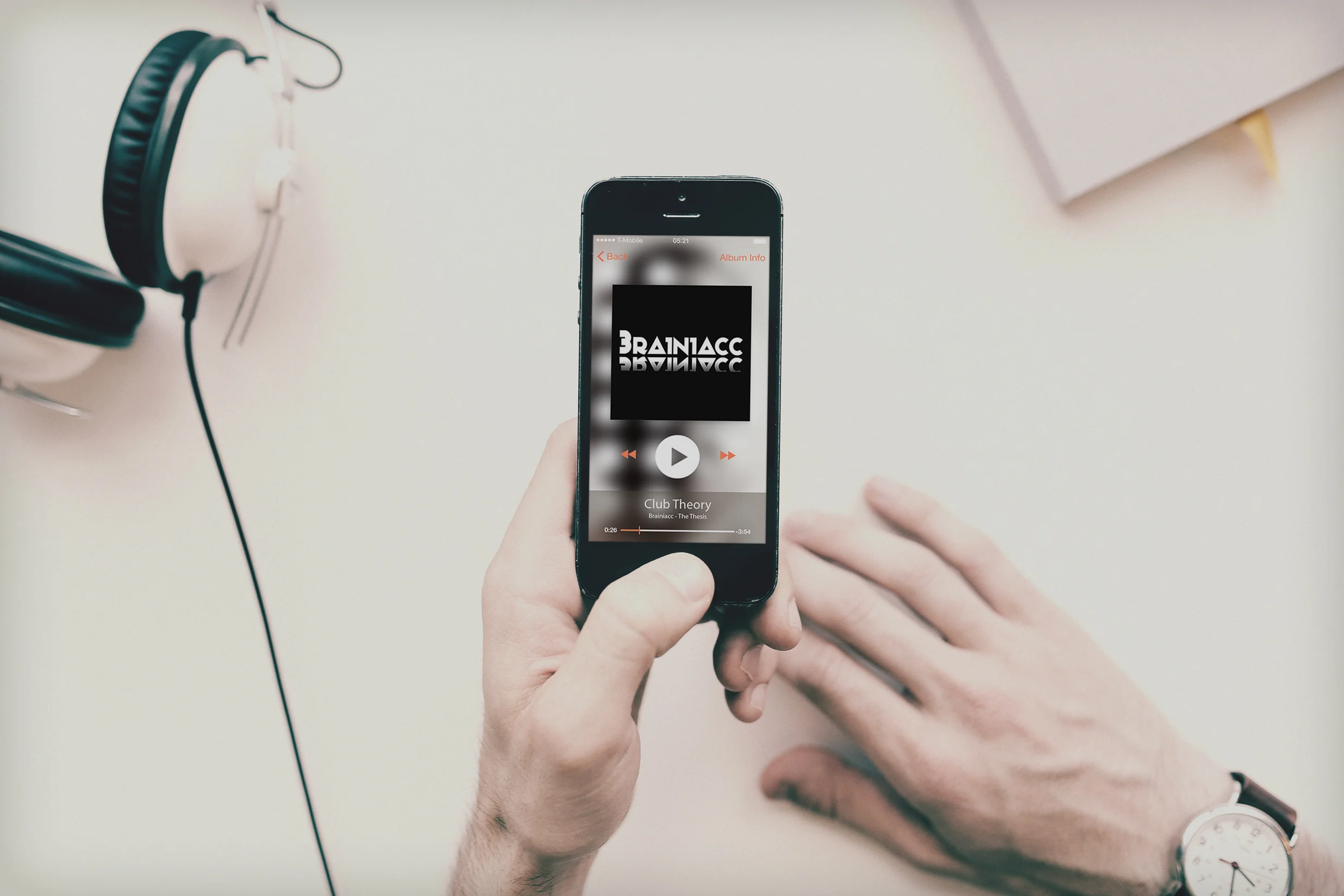 brainiacc-iphone-display2.jpg