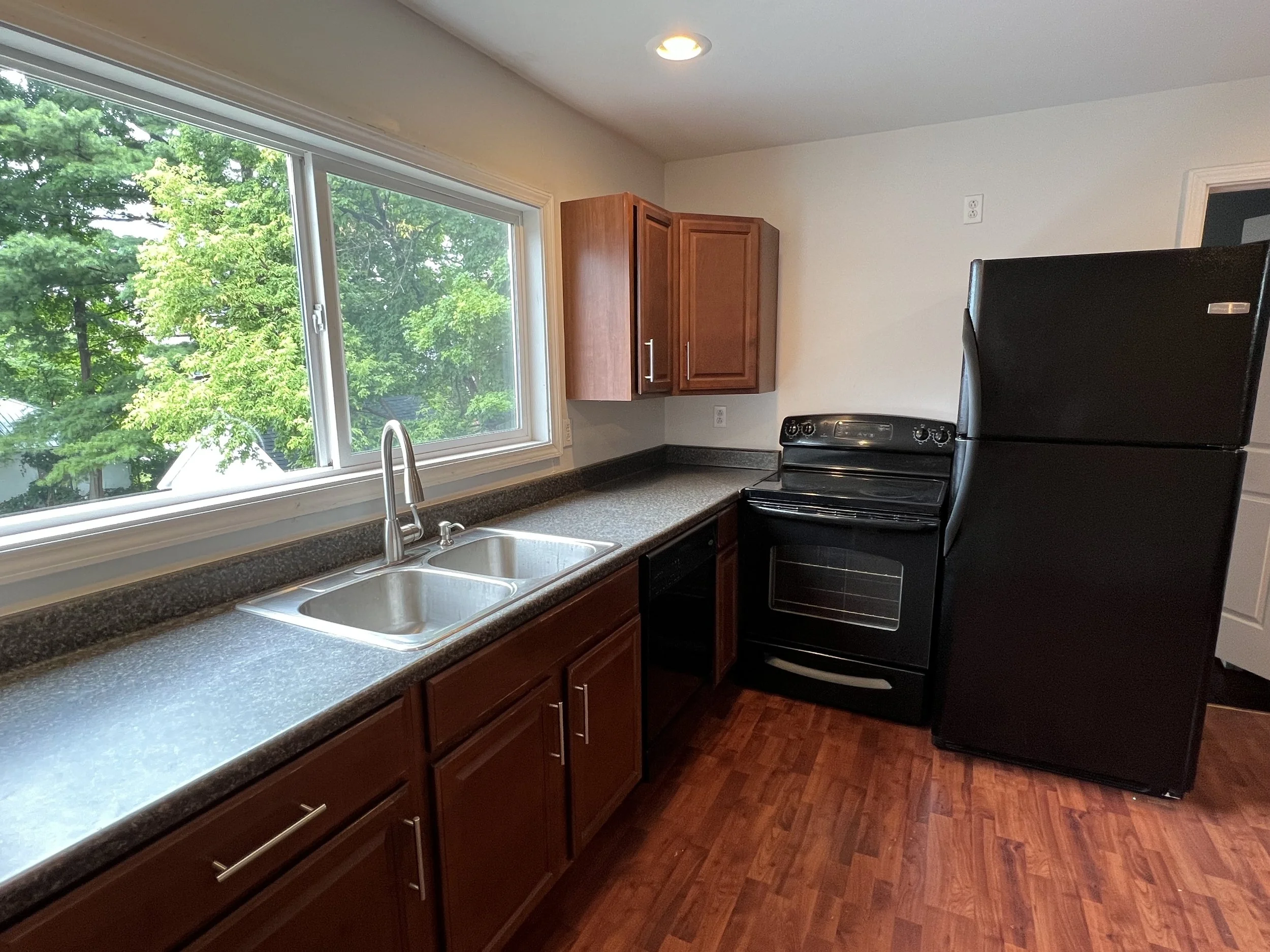 Available Now- 2 Bedroom with Washer/Dryer in Potsdam Village - 650 sqft