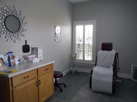 Room 1 - Acacia First Care Dermatology Serving Lawrenceburg TN, Pulaski TN,  Waynesboro TN - by Dermatologist Robert Chen.jpg