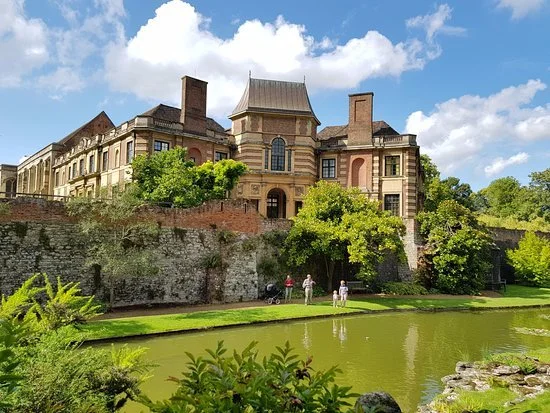 The Gatehouse Garden, Eltham Palace