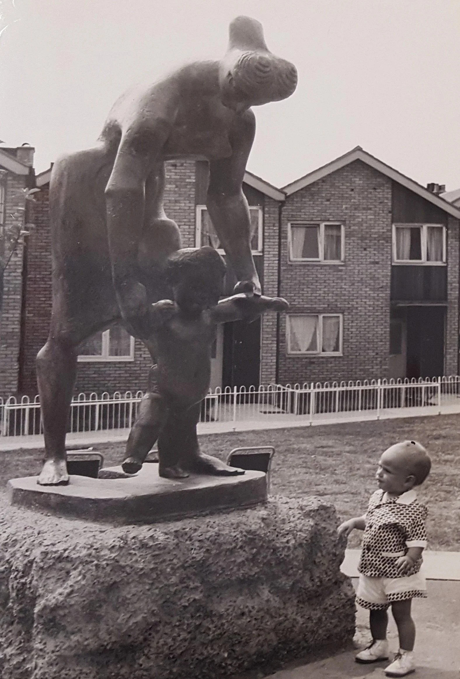 'Concrete citizens’: the post-war London County Council’s sculptures on housing estates by Rosamund West