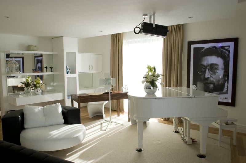The Lennon suite at the Hard Day's Night Hotel (c) Ellie Laycock