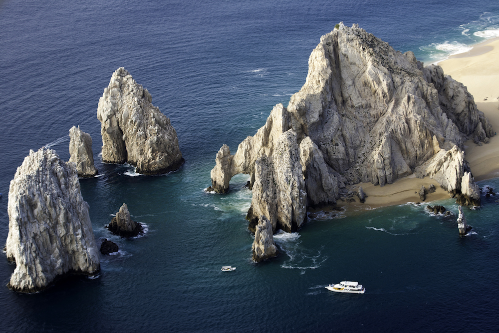 It's not all about clubbingâLos Cabos is pretty as hell. Image courtesy of the Los Cabos Tourism Board .