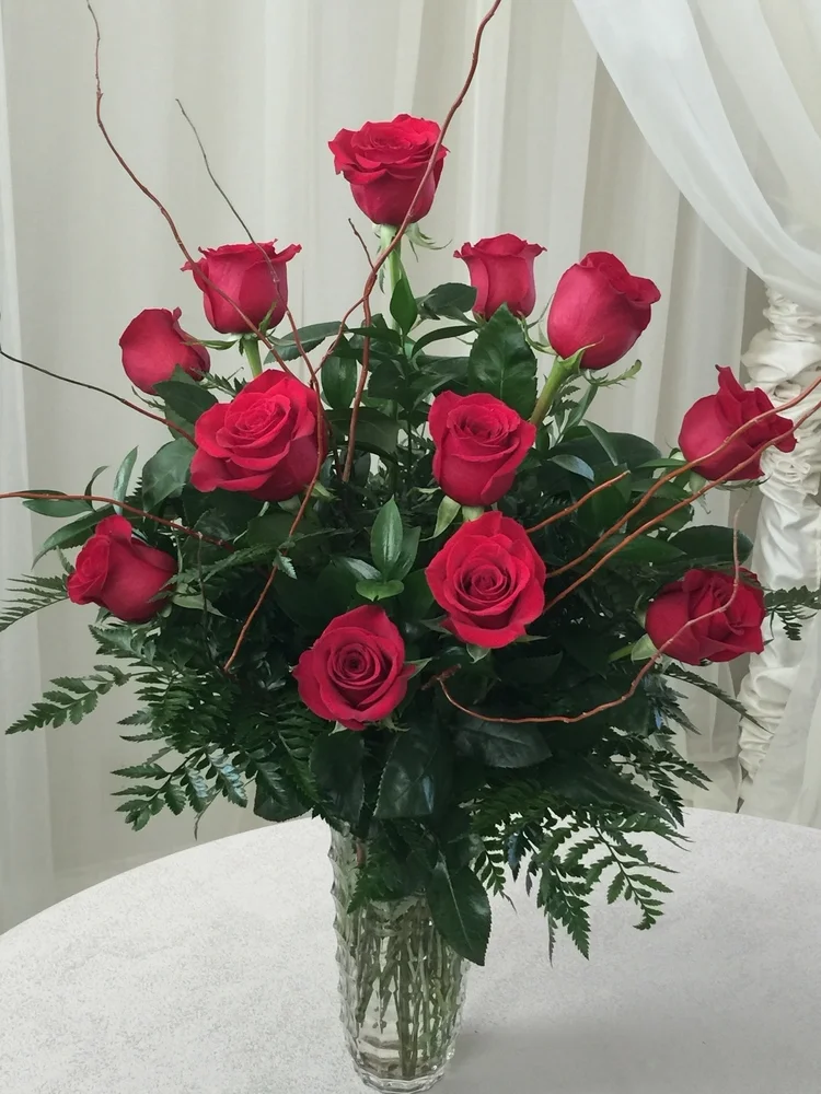 trad dozen long stem roses.jpg
