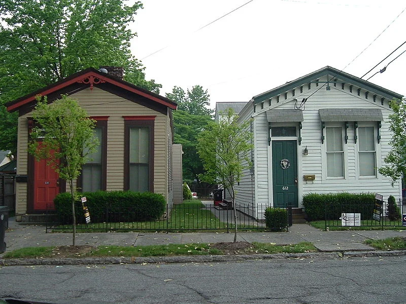800px-Pair_of_shotgun_houses,_Old_Louisville.jpg