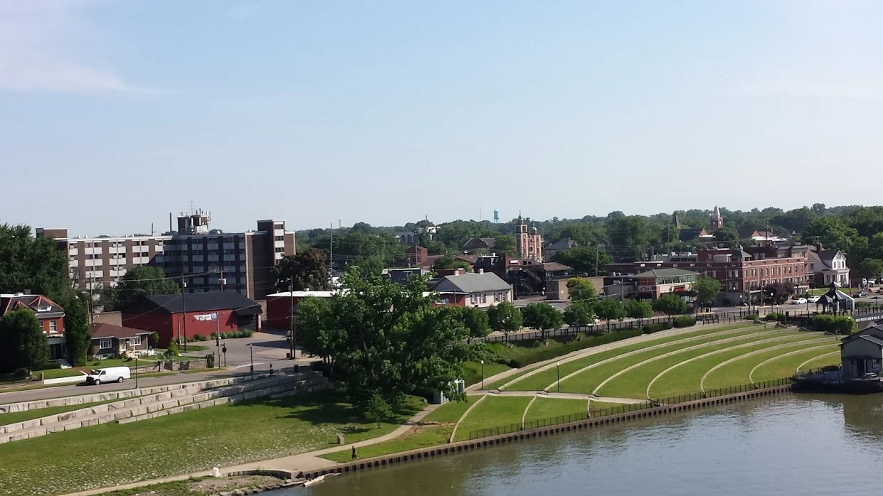 2016WIKI_DowntownJeffersonville_June13.jpg