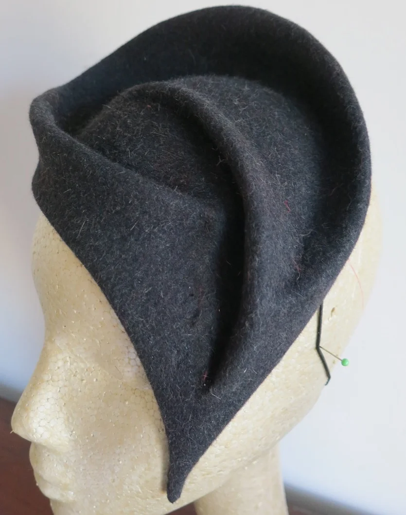 Lily cocktail Hat