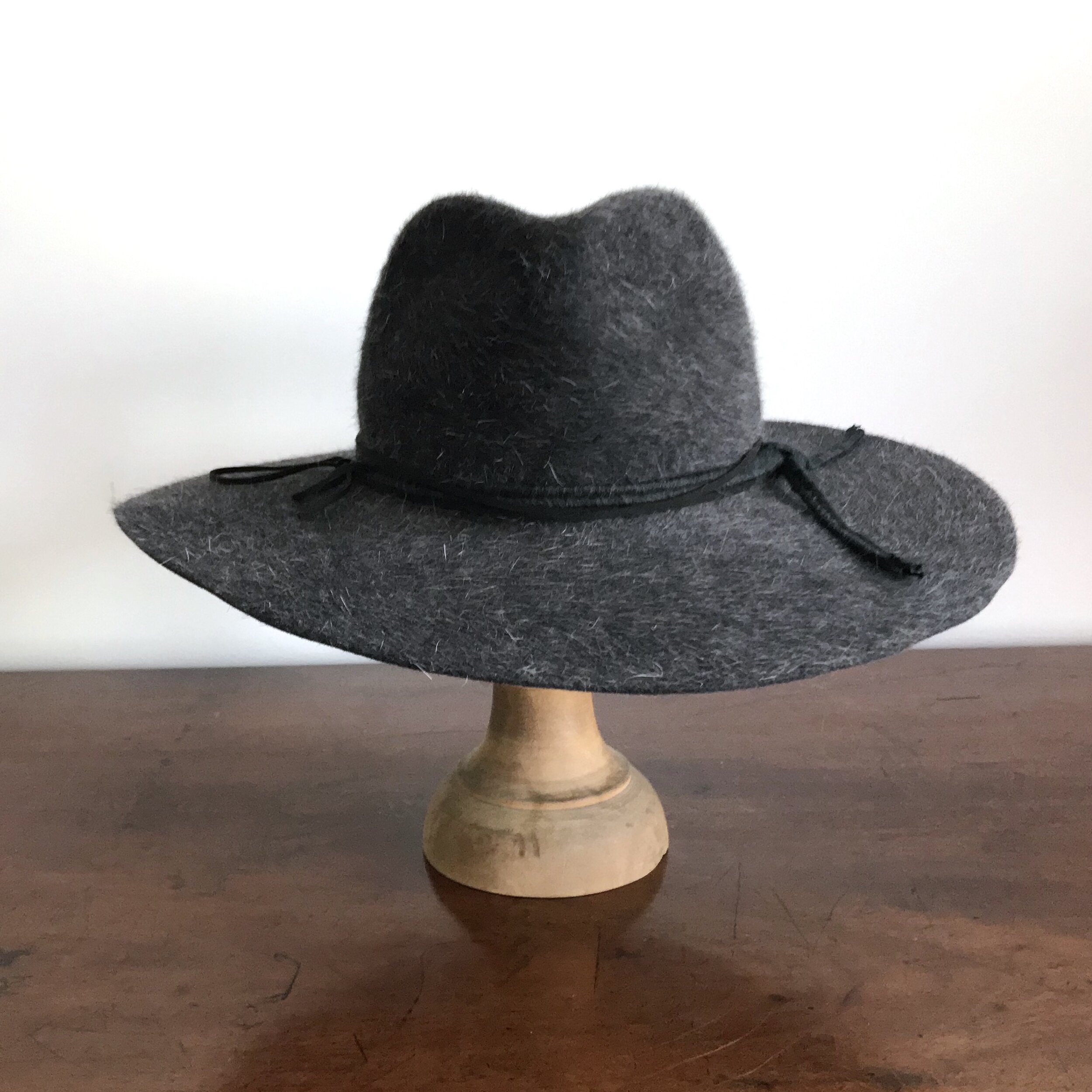 Debbie : Soft Wide Brim in Grey Soleil