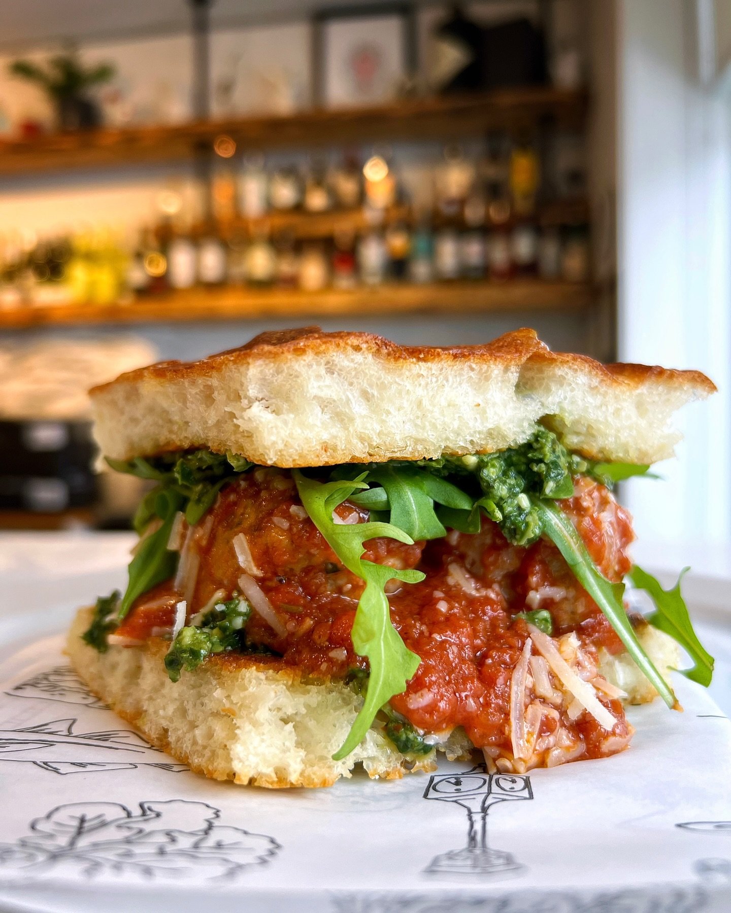 ☄️☄️☄️ When the cold weather hits it’s time to meatball.
THE MEATBALL >> Italian spiced pork meatballs, basil pesto, San Marzano tomato sauce, Parmesan and arugula on our our house focaccia 🤌🤌🤌