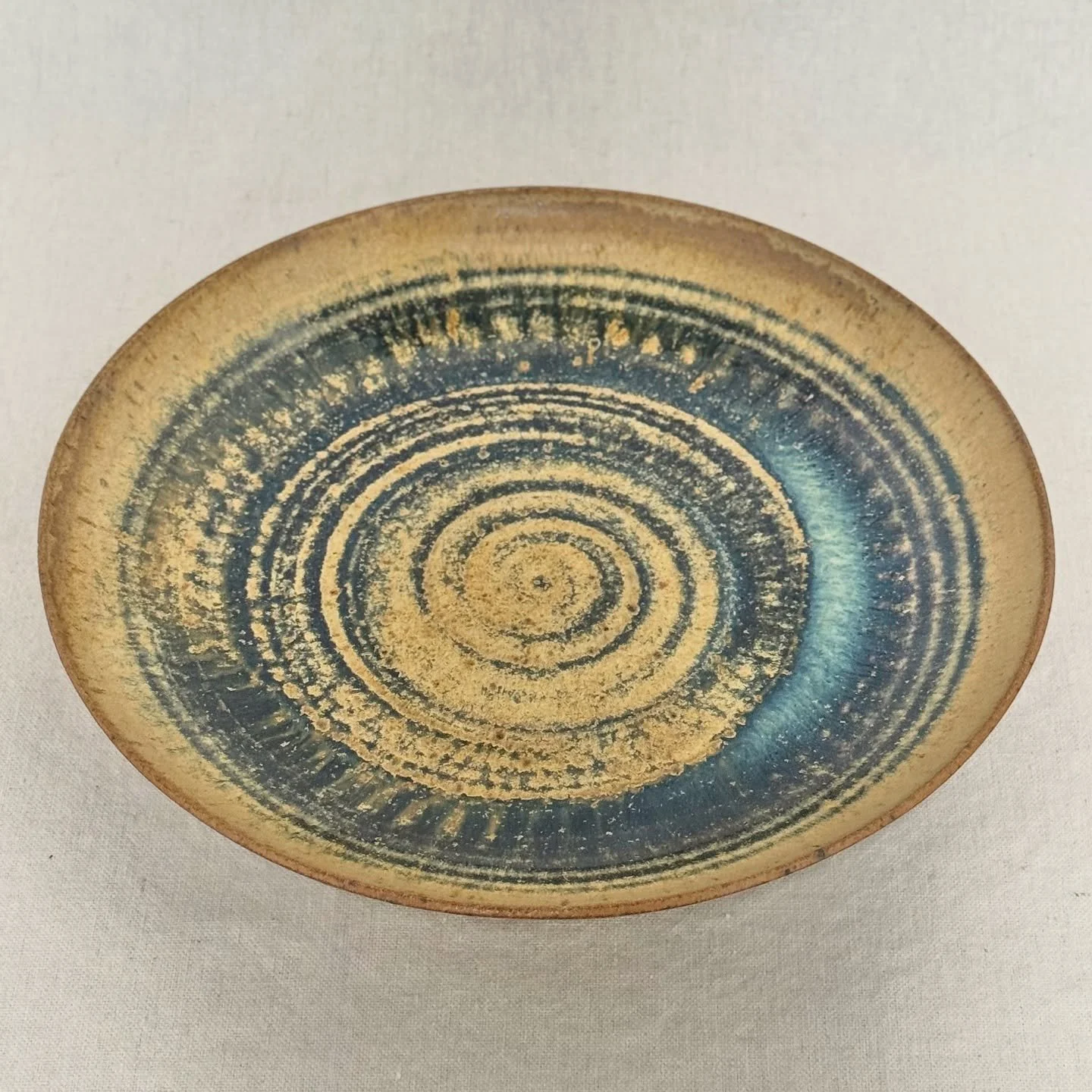 A shallow serving platter with a hypnotic spiral (11.5&rdquo; diameter).
Made to bring a little ceremony to whatever you&rsquo;re serving.

#servingplatter #potterylove #functionalart #slowmade #oneofakind
