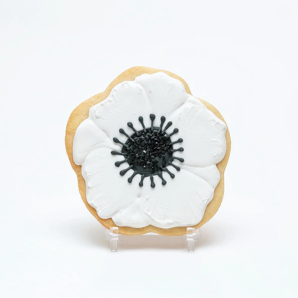 Black and White Anemone Flower Cookies as Wedding Favors