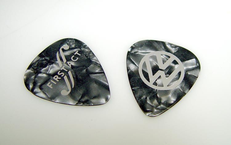 112_0703_03z+first_act_VW_garage_master_guitar+picks.jpg