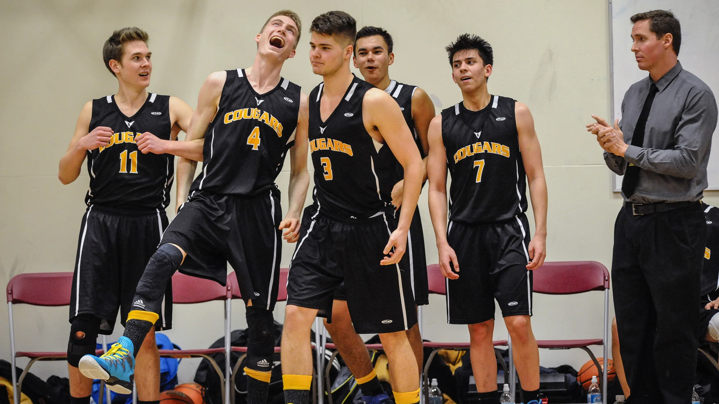 THE ELPHISTONE COUGARS CELEBRATE THE 2014 HOWE SOUND CHAMPIONSHIP