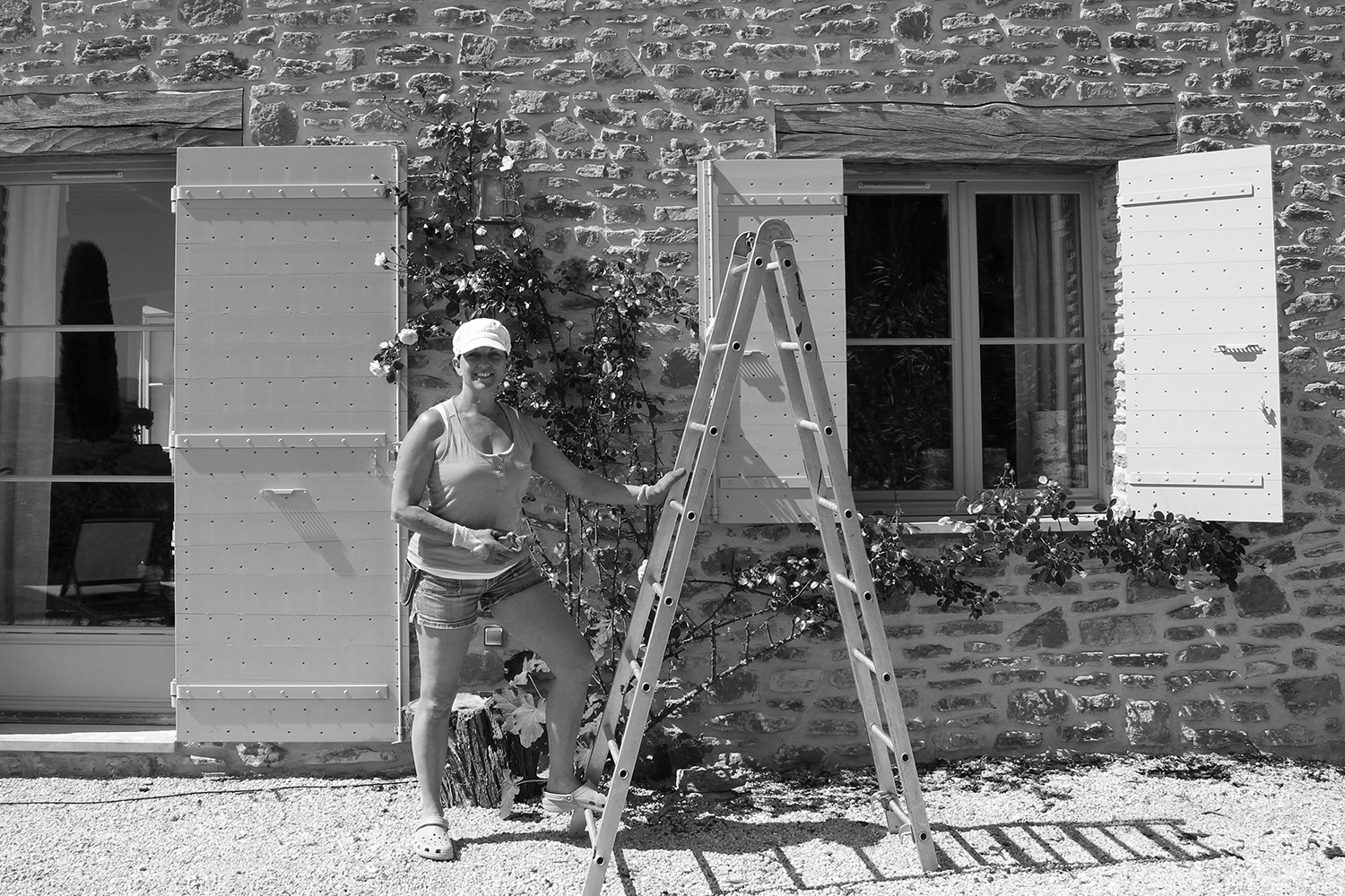 Jillian: master pruner, with a flair for all things floral. Rock et Ro se