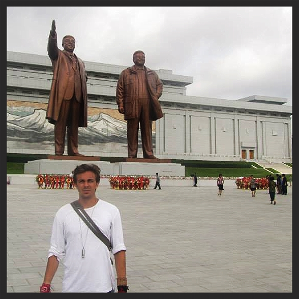 &nbsp; &nbsp; &nbsp; &nbsp; &nbsp; &nbsp; &nbsp; &nbsp; &nbsp; &nbsp; Statues at Grand Monument on Mansu Hill