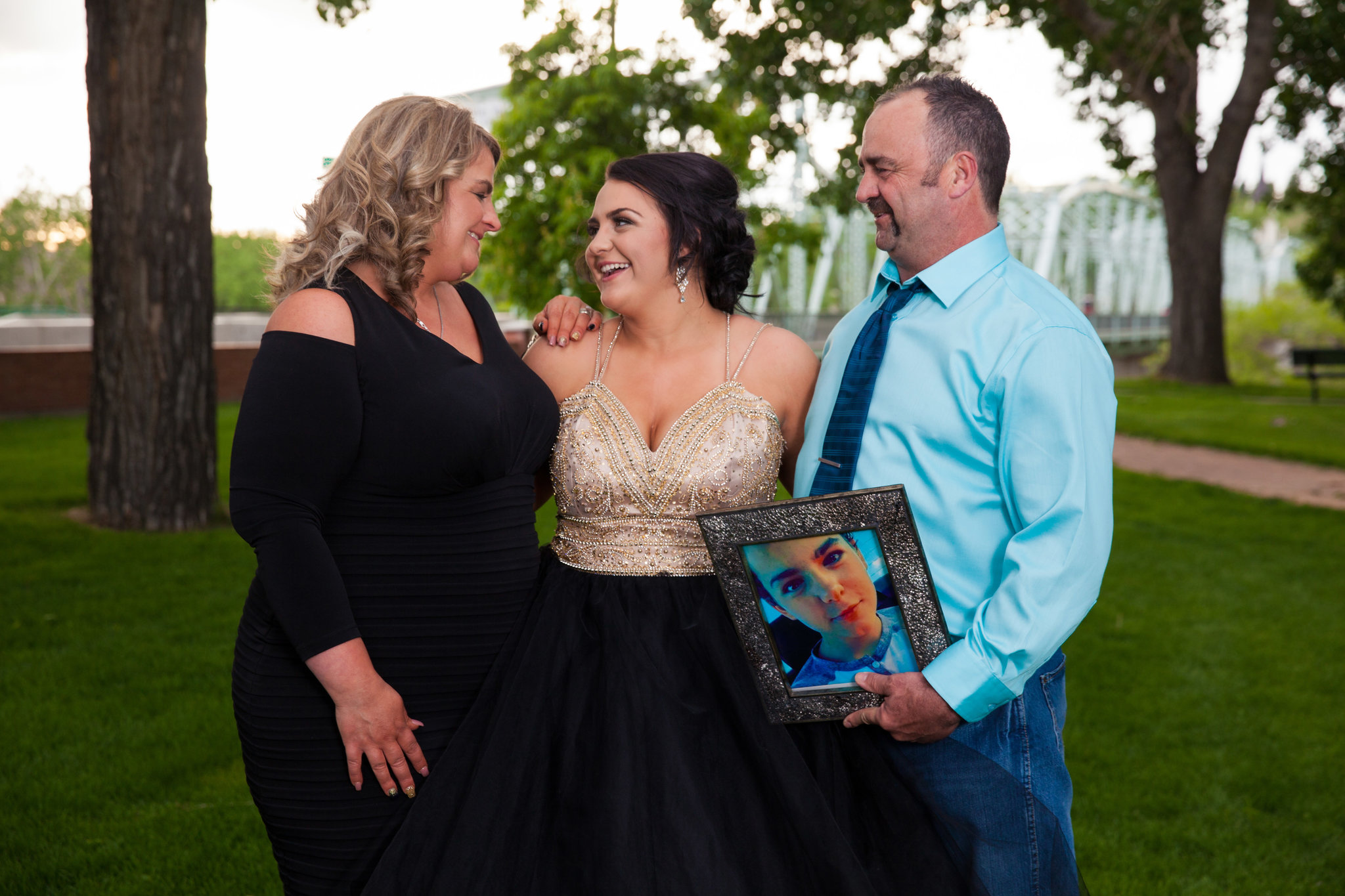 Chasing Autumn Photography, Medicine Hat Photography, Medicine Hat Grad Photography, Medicine Hat Grad Photographer, Alberta Grad Photos, Saskatchewan Grad Photos, Fox Valley Grad Photos