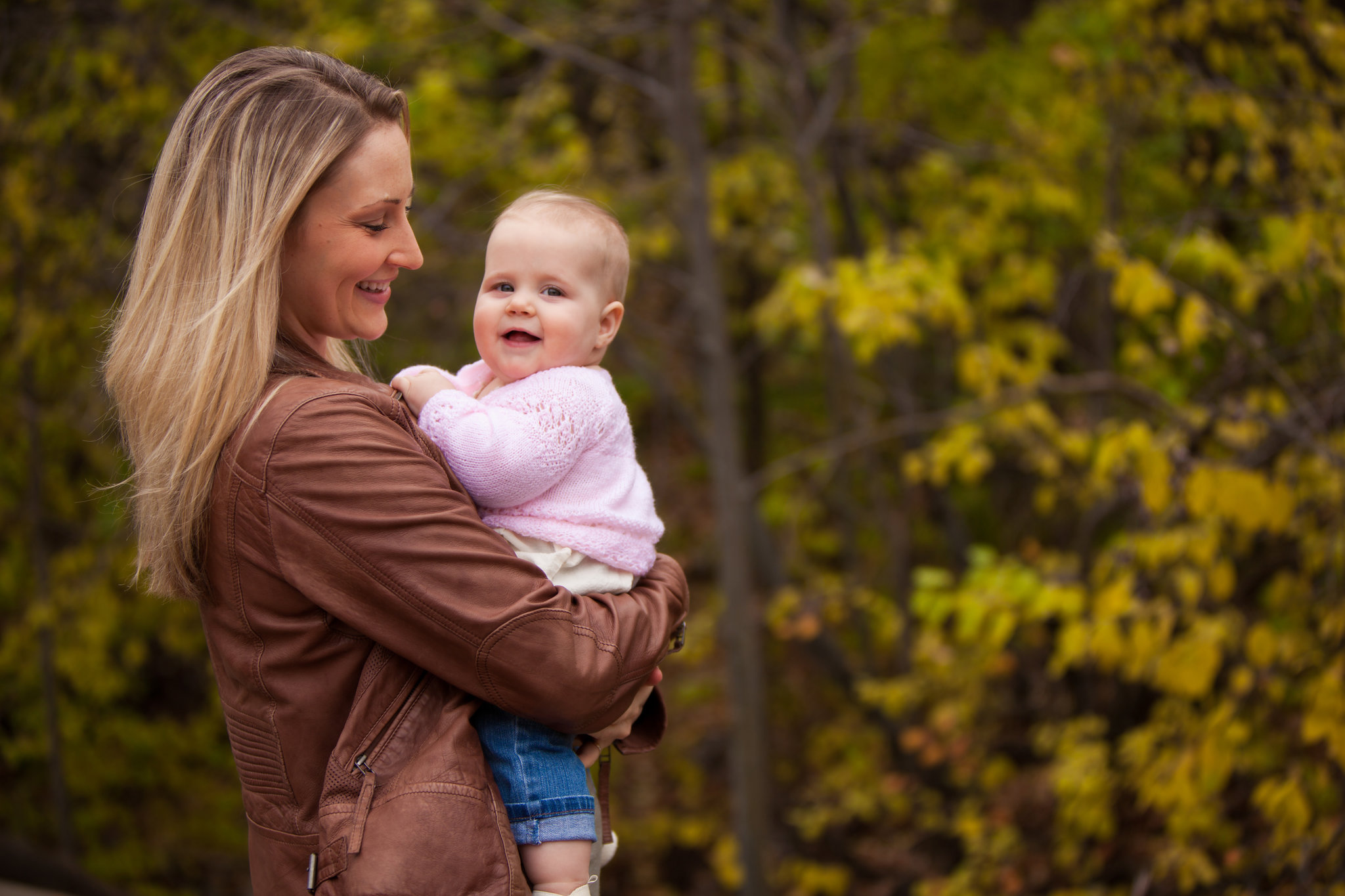 Medicine Hat Photographer, Fall Mini Sessions, Medicine Hat Mini Sessions, Fall Photos, Family Photos, Canadian Photographer, Chasing Autumn Photography, Medicine Hat Family Photographer